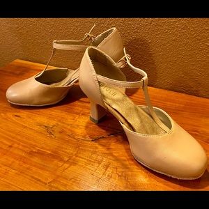 Bloch 7.5 leather dancing shoes